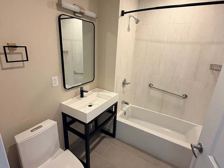 7542 Grand Central Pkwy N #4B — Photo 12