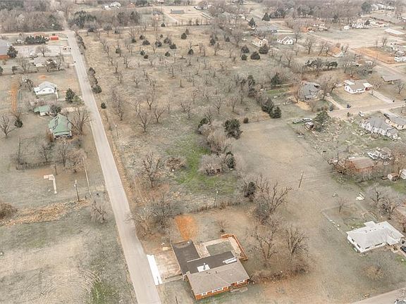 2nd image of 1923 E Perkins Ave