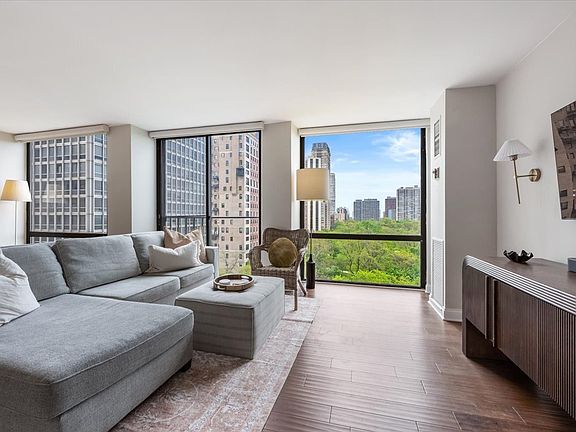4th image of 345 W Fullerton Pkwy APT 1108