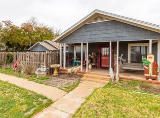 1411 W Main St, Munday, TX 76371