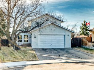 22 E Sherwood Cres W, Lethbridge, AB T1K 6G1