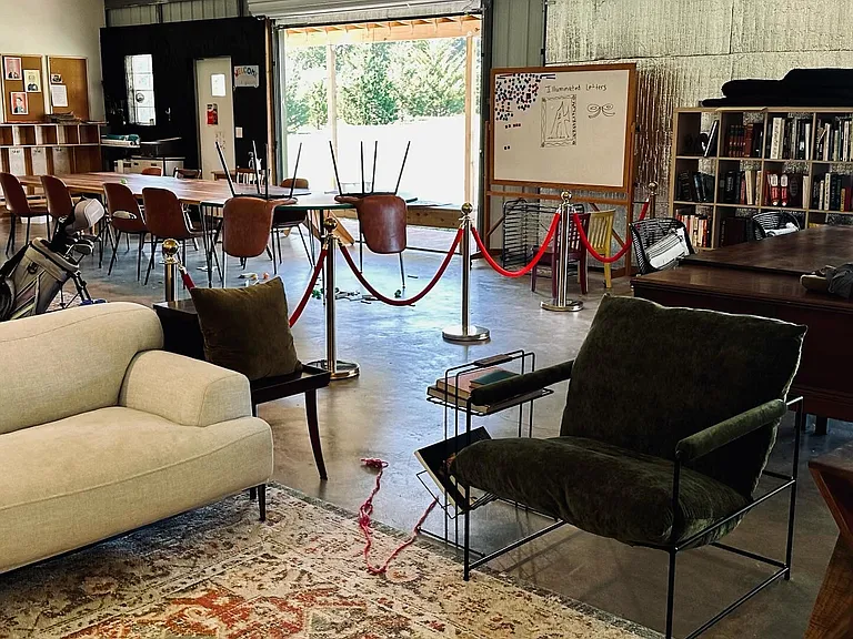 Large studio (1500 sqft)