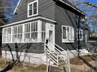 713 N Jackson St, Waukegan, IL 60085