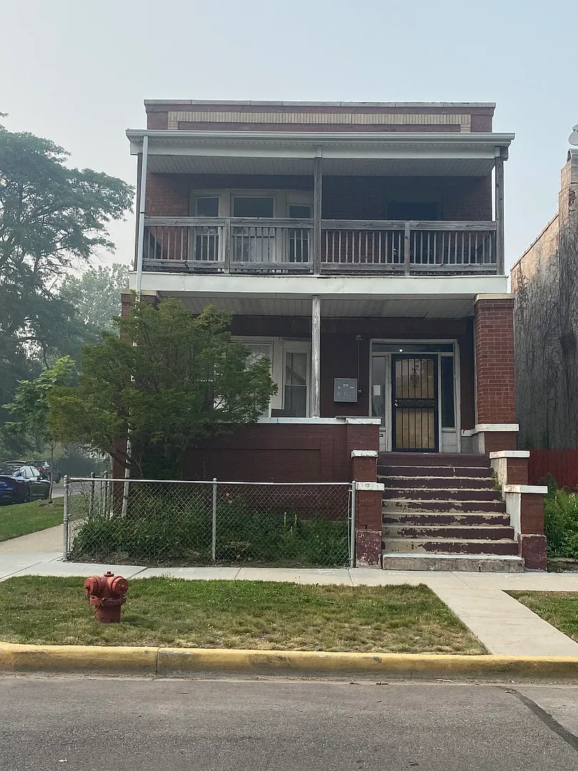 3 bed, 1200 sqft, $1,600 — Photo 1