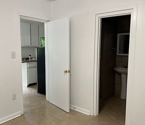 5th image of 304 W Sevier Hts APT 1