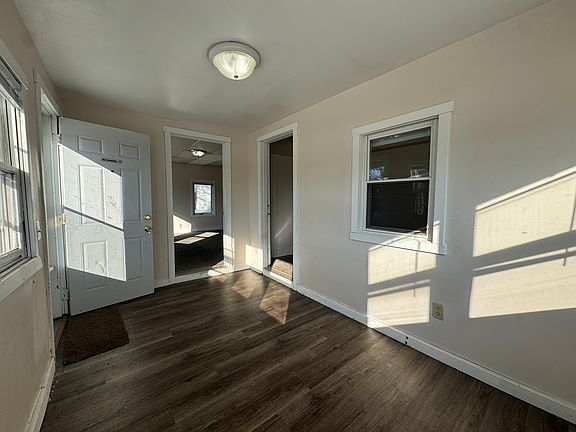 3rd image of 412 E Columbia Ave