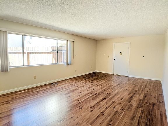 5th image of 350 S Oakland Ave Unit 105