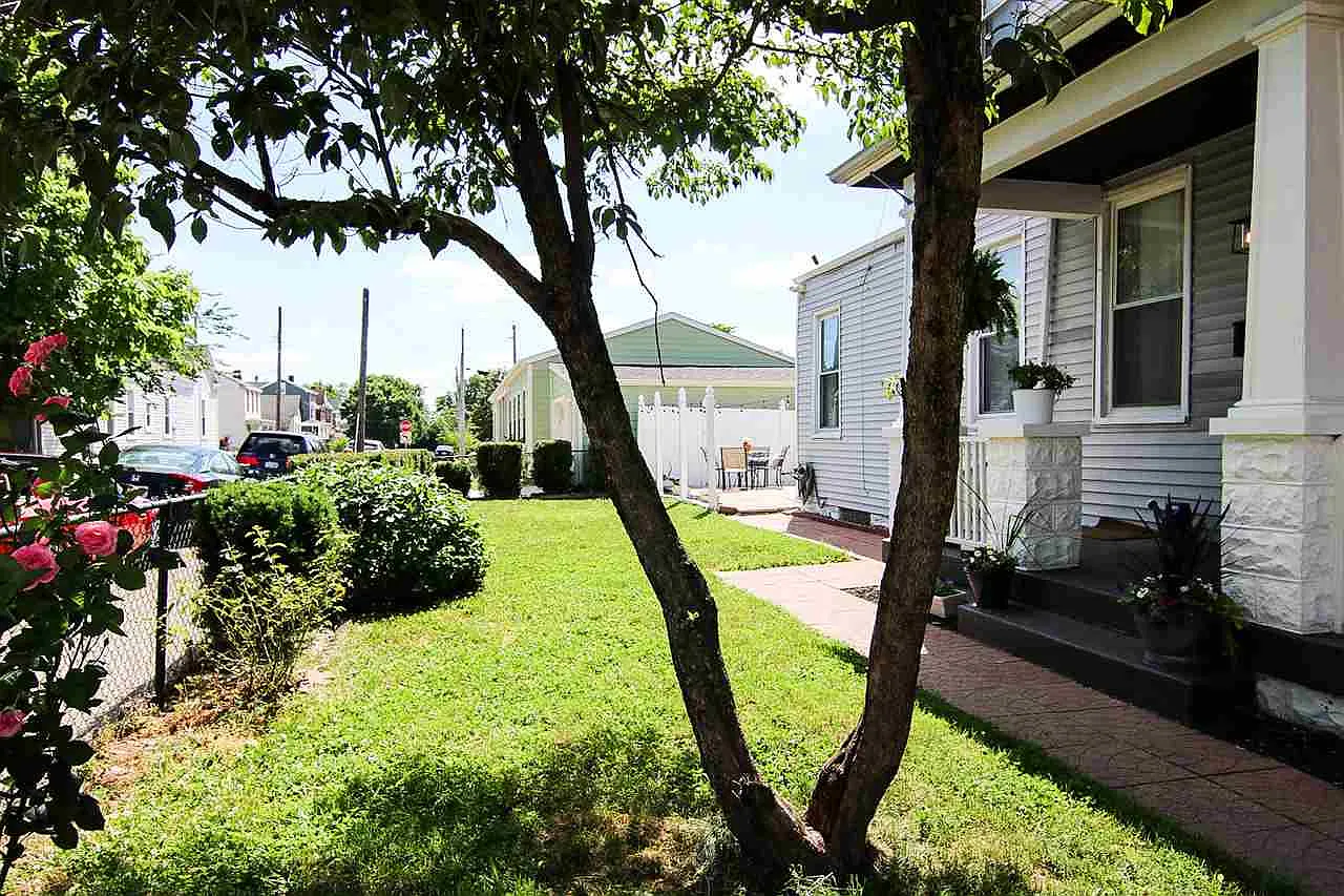 322 Lafayette Ave photo 1