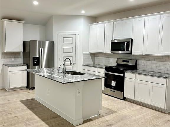 4th image of 4974 Edgewood Dr