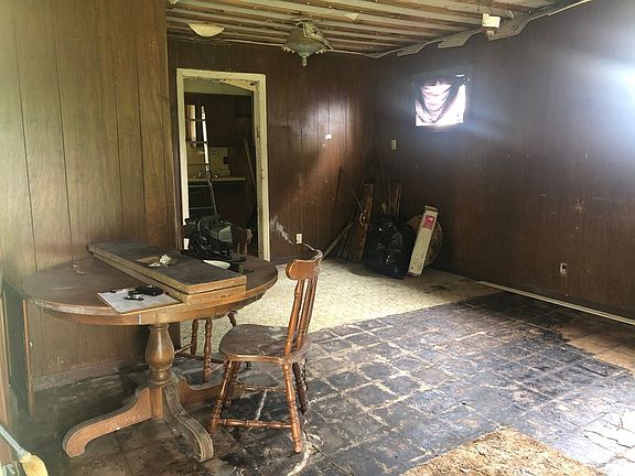 2nd image of 826 Montrose St