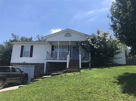 1st image of 707 Crab Apple Ln SE