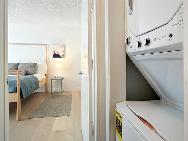 Townhouse Apartments — Photo 8
