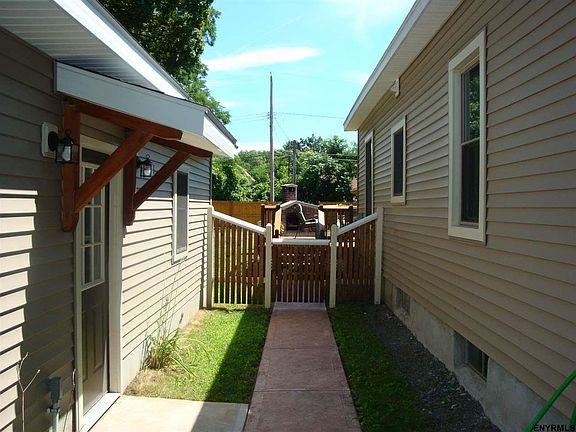2nd image of 35 Marion Blvd