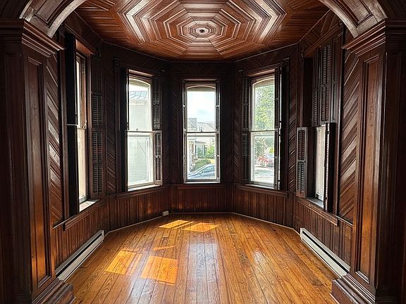 3rd image of 418 N Loudoun St APT 1