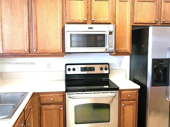 5th image of 3600 Oaks Clubhouse Dr APT 509