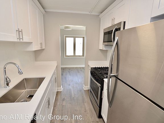 3rd image of 9612 Greenwood Ave #1G