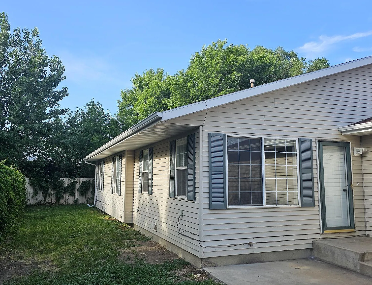 3 bed, 1170 sqft, $2,100 — Photo 2