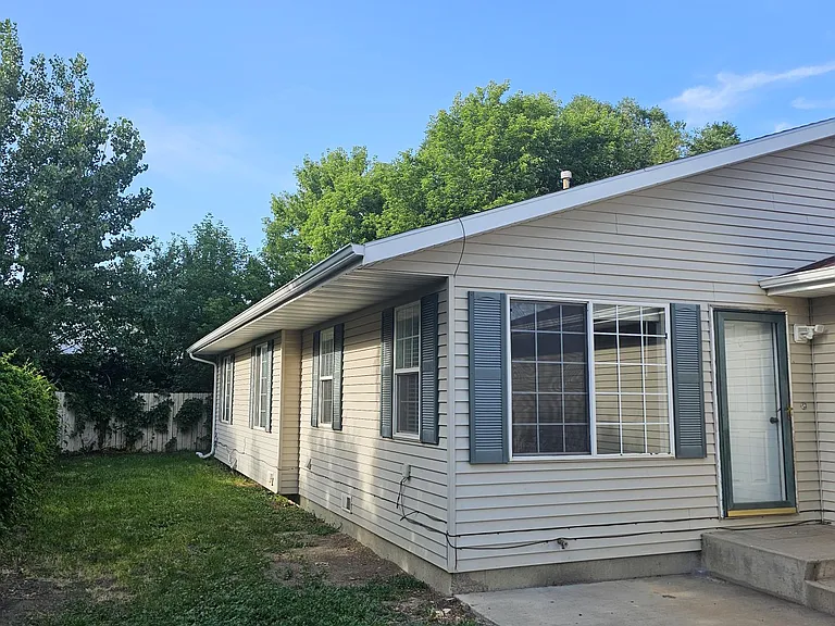 214 W Timothy St — Photo 2