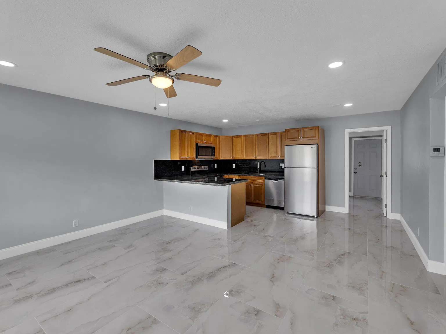 3 bed, 1.0 bath, 858 sqft, $2,500 — Photo 3
