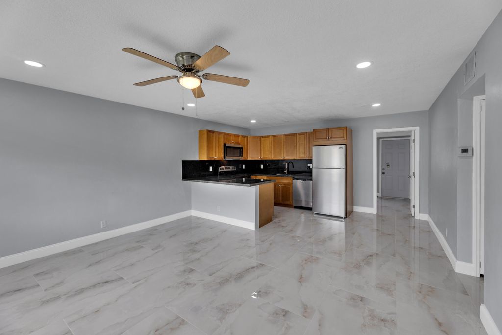 802 SW 10th St #802, photo 3