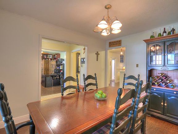 5th image of 2511 Foxden Dr