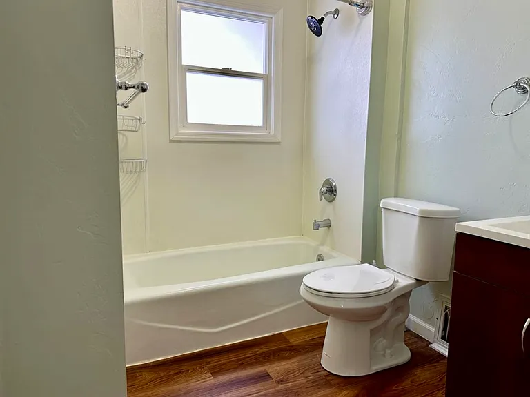 317 W Carson St — Photo 3