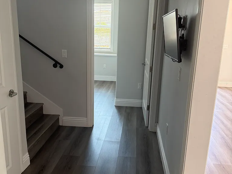 201 E Grand Ave — Photo 10