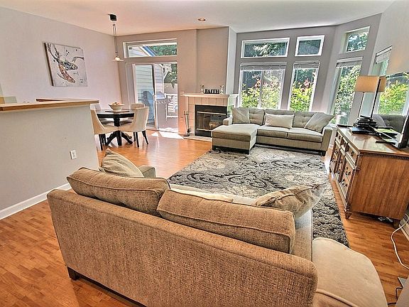2nd image of 12533 NE 7th Pl