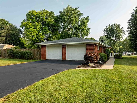 3rd image of 3989 Westwood Dr