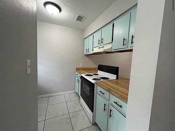 3rd image of 3234 Nekoma Ln