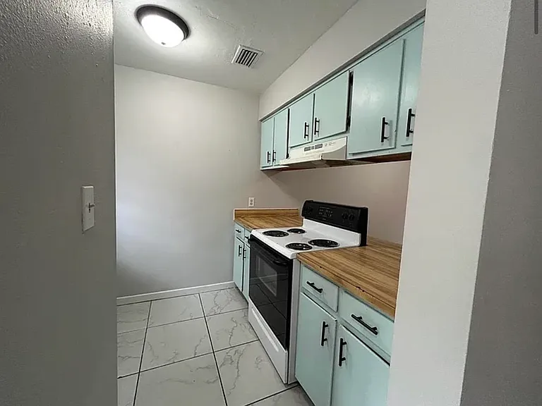 3234 Nekoma Ln — Photo 3