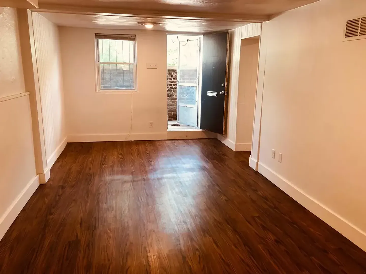 2063 Summit St — Photo 4