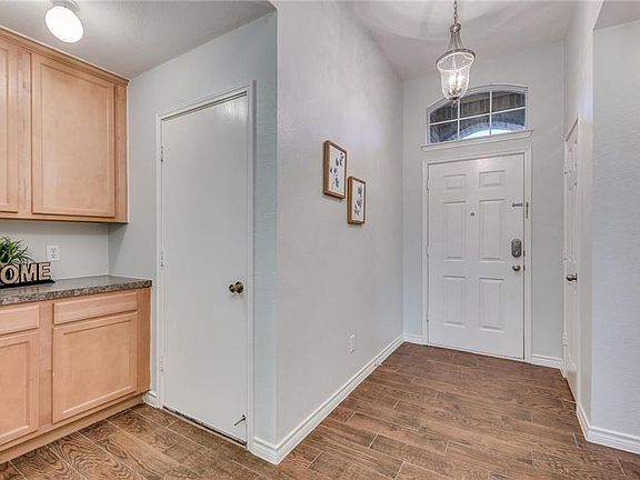 4th image of 216 Northwood Dr