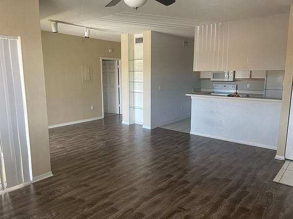 3rd image of 6321 Aragon Way APT 204