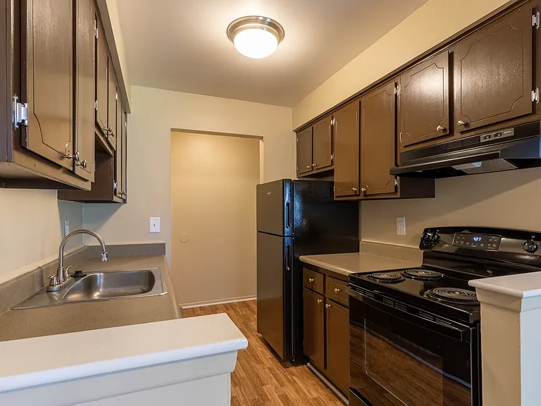 Gibraltar Pointe Apartments — Photo 13