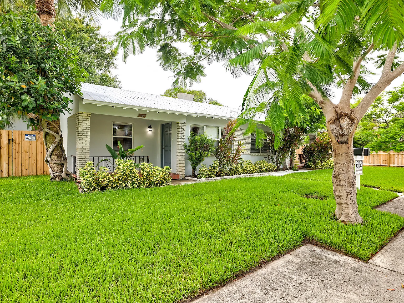 2 bed, 1.0 bath, 809 sqft, $1,800 — Photo 1
