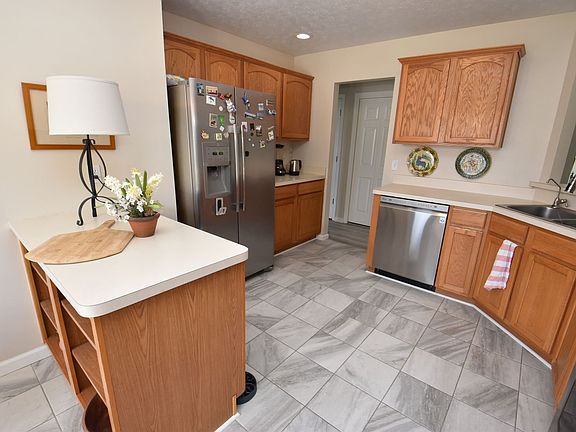4th image of 18153 Lisbon Dr
