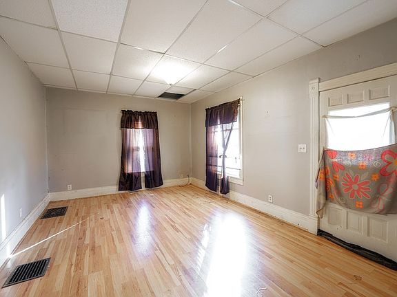 4th image of 510 Washington St