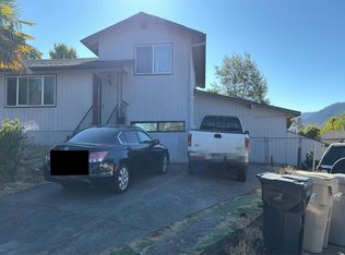 1481 NE Grable Dr, Grants Pass, OR 97526