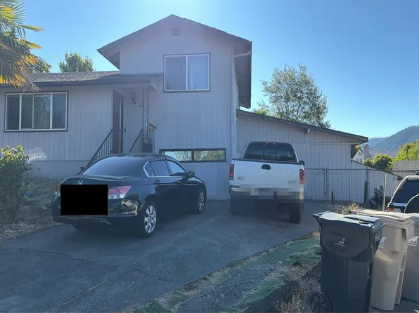 1481 NE Grable Dr, Grants Pass, OR 97526