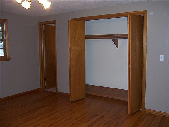 5th image of 1917 Meadowlake Dr