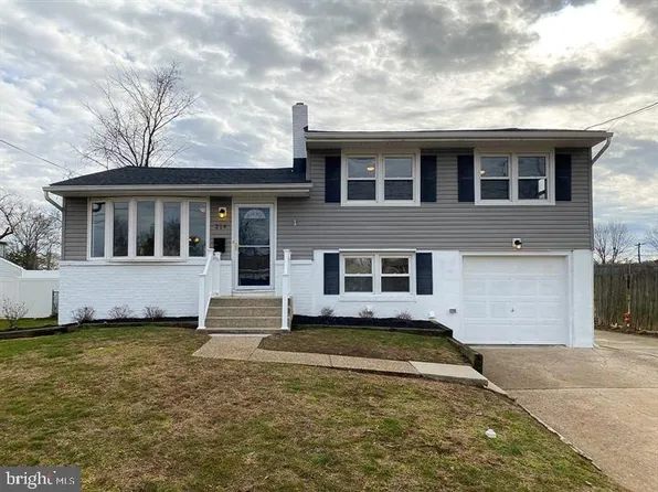 214 Hendrickson Ave, Edgewater Park, NJ 08010