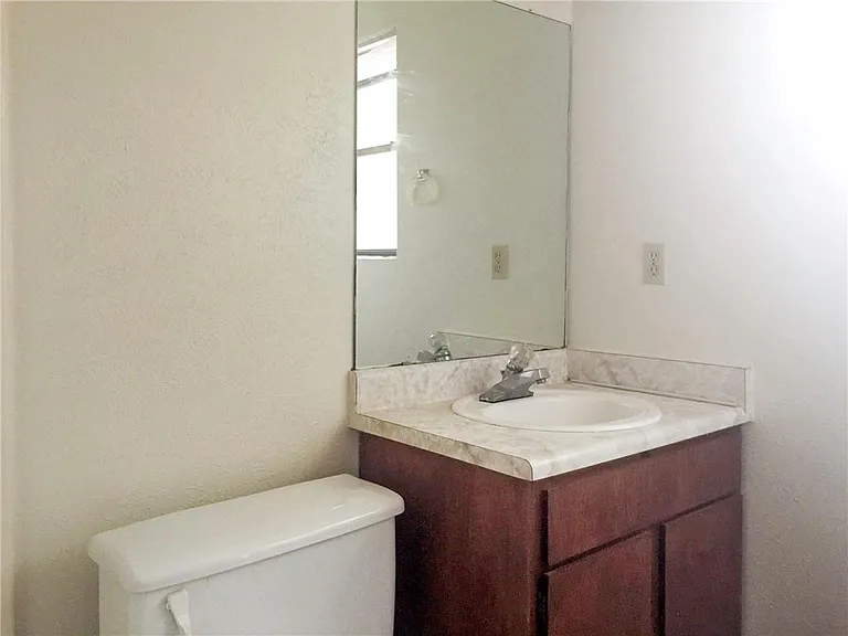 2014 Alex Ave #B — Photo 14