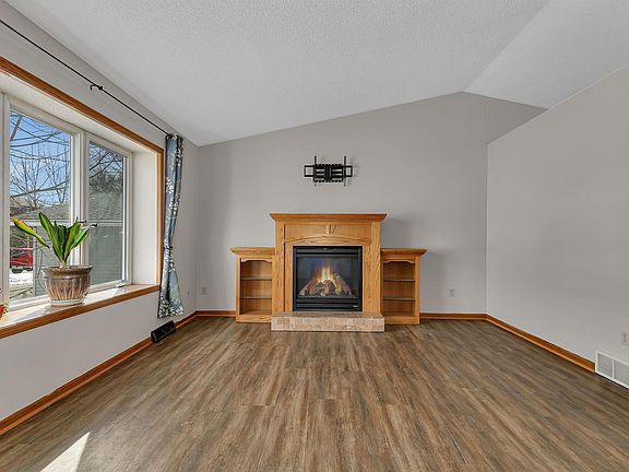 3rd image of 445 13th Ave S