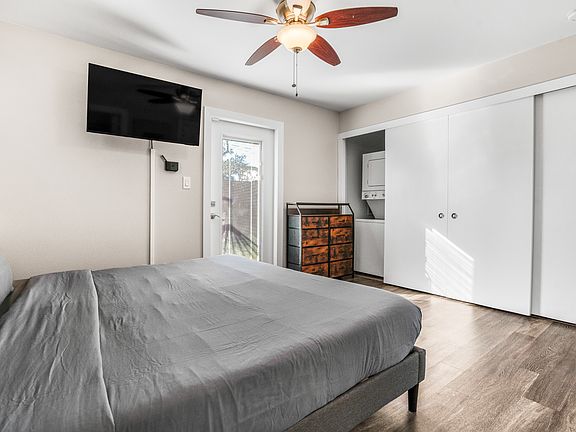 2nd image of 202 N Fremont Ave #B