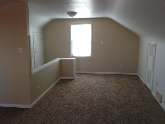 4th image of 9815 Quandt Ave