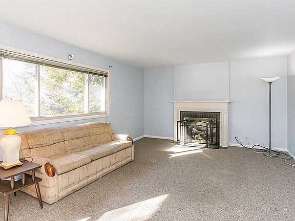 3rd image of 615 Seattle Dr