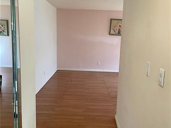 5th image of 7 Blue Hill Commons Dr