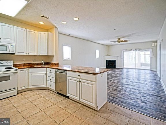 5th image of 34383 Summerlyn Dr APT 111