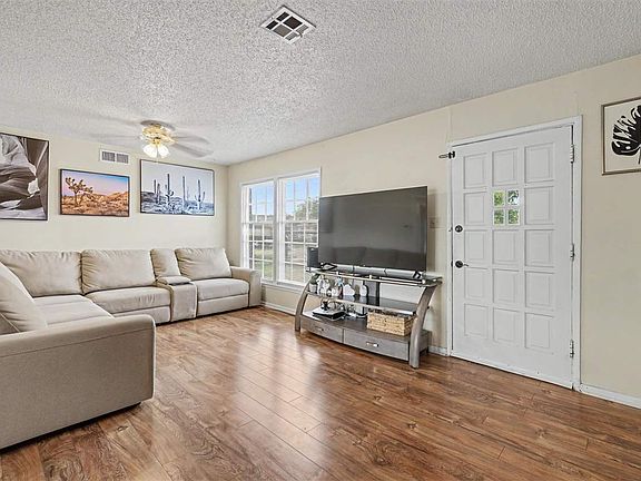 5th image of 407 NW 30th St